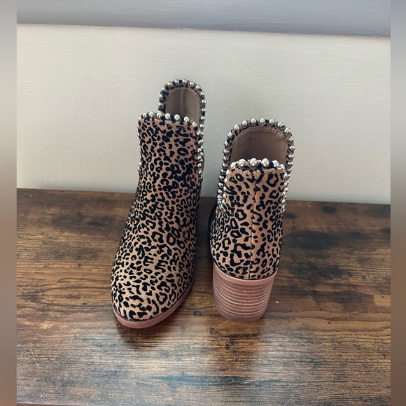 NWOT Women's GB Leopard Print Studded Ankle Boot Booties size 6.5 - Picture 7 of 8